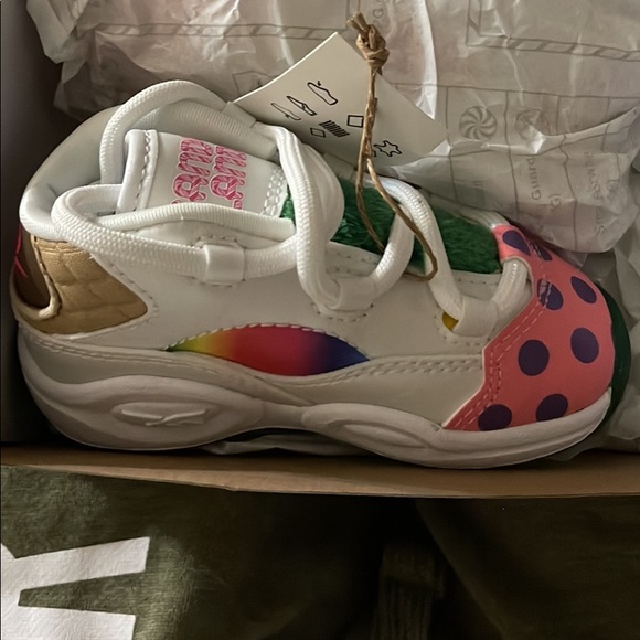 These limited edition Redbox are brand new never been worn - Picture 1 of 2